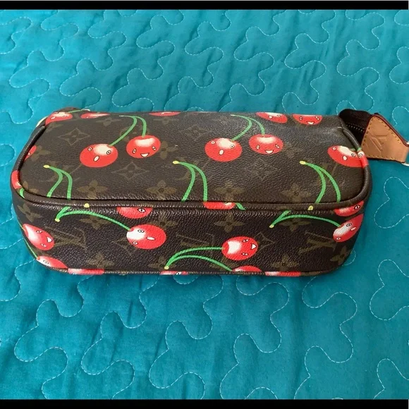 Louis Vuitton -Rare to Find Limited Edition Takashi Murakami Cerises Pochette - Picture 13 of 16